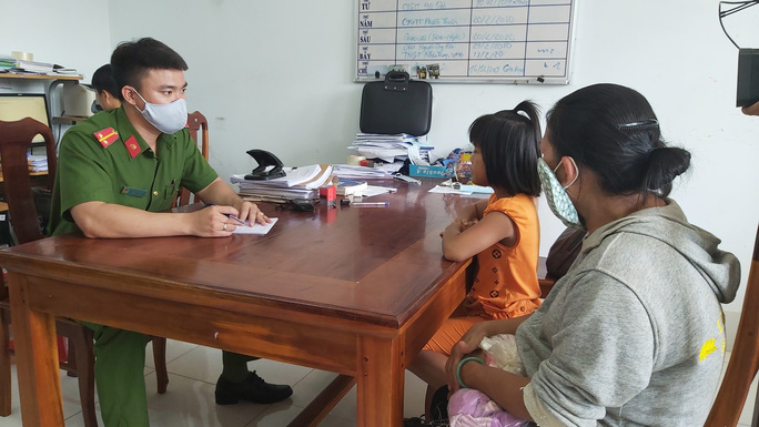 Bắt giữ người mẹ cùng cậu làm những chuyện "động trời" với các con, cháu