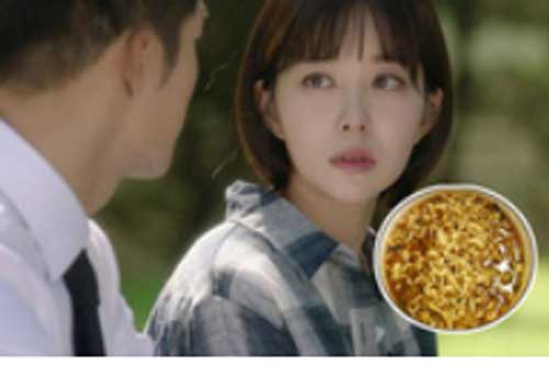 Nhìn bát mỳ tôm lõng bõng vợ nấu cho em gái, chồng đùng đùng đòi ly hôn, nhưng khi biết sự thật thì cúi đầu khóc nghẹn