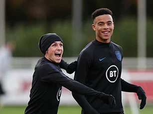 Foden và Greenwood bị loại khỏi ĐT Anh vì gọi gái về khách sạn