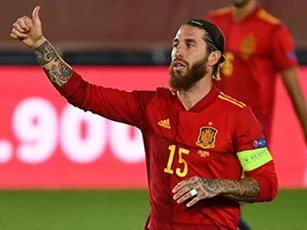 Ramos ghi danh vào lịch sử bóng đá thế giới