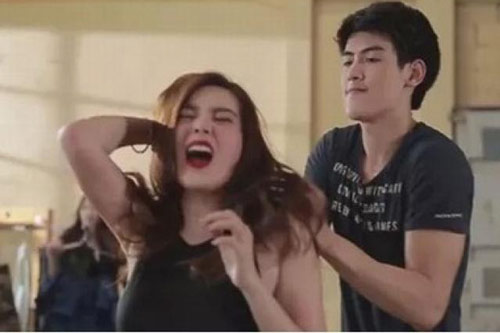 Vừa nhìn bó hoa bạn trai tặng, tôi lao vào tát túi bụi rồi nói chia tay ngay