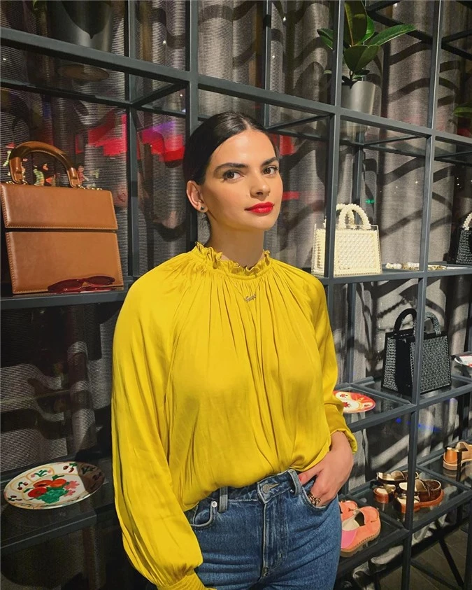 Teona hơn Kendall Jenner 5 tuôi và thấp hơn 20 cm.