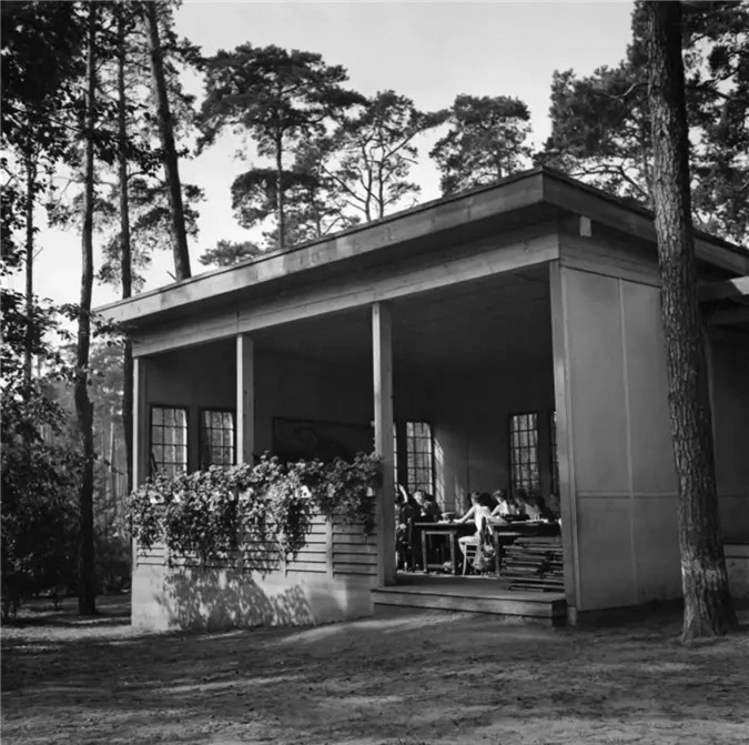 Một lớp học ngoài trời ở Charlottenburg, Đức năm 1939. Ảnh: Getty