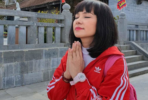 Việt Trinh tuổi 48 vẫn độc thân, sống hạnh phúc bên con trai