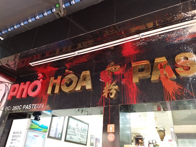 Công an TP HCM truy nã kẻ bỏ con gián vào thức ăn ở quán Phở Hòa