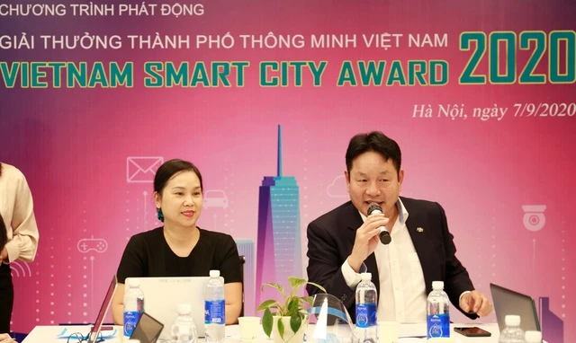 Chủ tịch VINASA Trương Gia Bình nhận định, thành phố thông minh là một trong những phương thức tốt nhất để phục vụ người dân và doanh nghiệp
