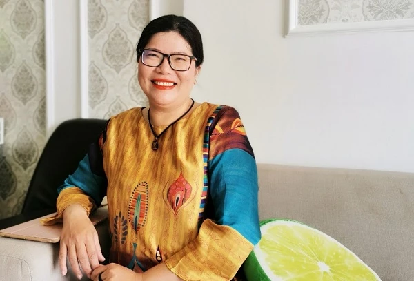 Chị Tuyết Sương - Giám đốc kinh doanh và marketing của thương hiệu bánh Sơn Long Đồng Khánh.