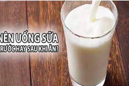 Nên cho trẻ uống sữa trước hay sau ăn sáng mới đúng?