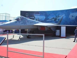 Su-57 không bị lộ như F-22 khi đậu tại căn cứ