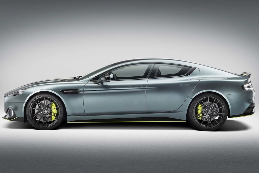 6. Aston Martin Rapide AMR (thời gian tăng tốc từ 0-100 km/h: 4,4 giây, vận tốc tối đa: 330 km/h).