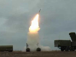 S-400 chứng minh sức mạnh bẻ gãy đòn đánh quy mô lớn