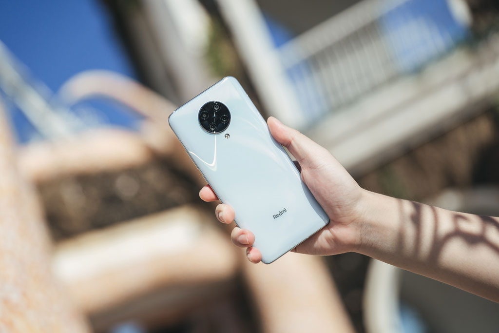 Trên tay smartphone 5G, RAM 8 GB, pin sạc 33W, giá từ 7,85 triệu tại Việt Nam