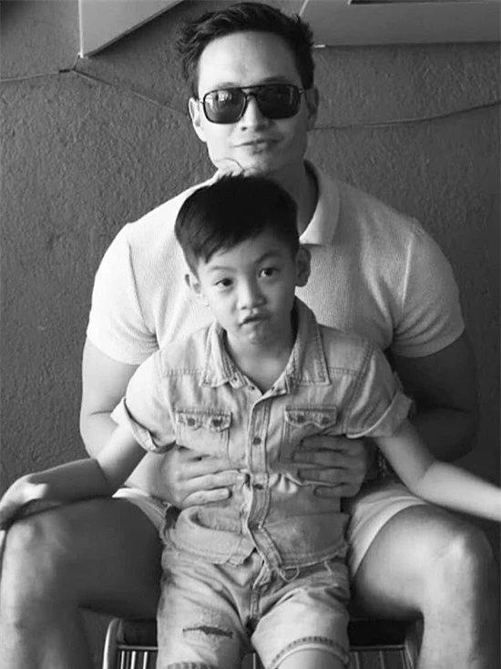 Kim Lý bắt đầu yêu Hồ Ngọc Hà vào năm 2017. Lúc này, Subeo - con trai riêng của nữ ca sĩ - khoảng 7 tuổi. Kim Lý thường xuyên gặp gỡ, quan tâm Subeo. Từ đó, hai chú cháu dần thân thiết hơn.
