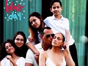 Jennifer Lopez và hôn phu sum vầy bên con