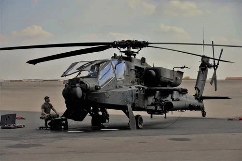 Lục quân Mỹ loại biên hàng trăm trực thăng AH-64D đang là mơ ước của nhiều quốc gia. Ảnh: Defence Blog.