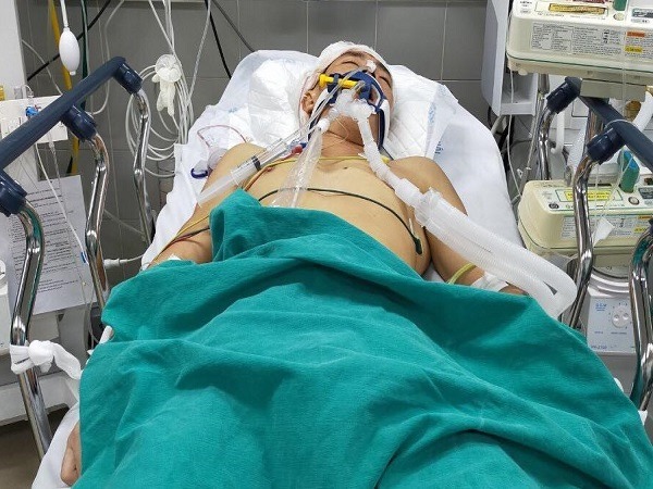 Xót xa cảnh chồng vỡ khối u não, vợ mang thai không có tiền đi đẻ