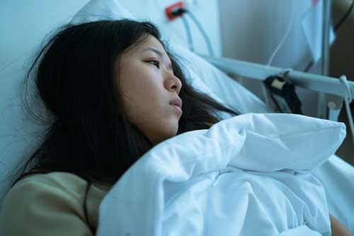 Nói sang nhà hàng xóm học làm bánh, một tiếng sau chồng hốt hoảng chạy về van xin tôi cứu