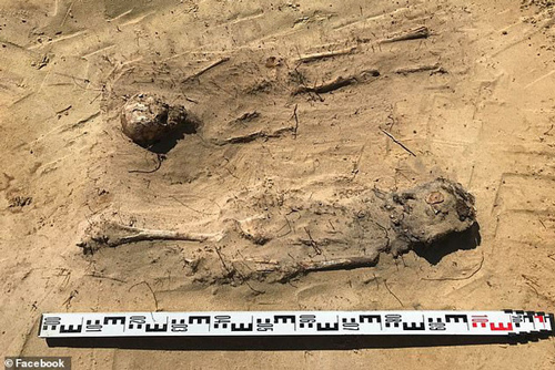 Bí ẩn hài cốt gần 100 đứa trẻ, kỳ lạ hơn là thứ được tìm thấy trong miệng chúng