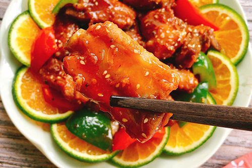 Hướng dẫn mẹ làm sườn nướng sốt cam mềm tan trong miệng, đậm đà ai cũng mê