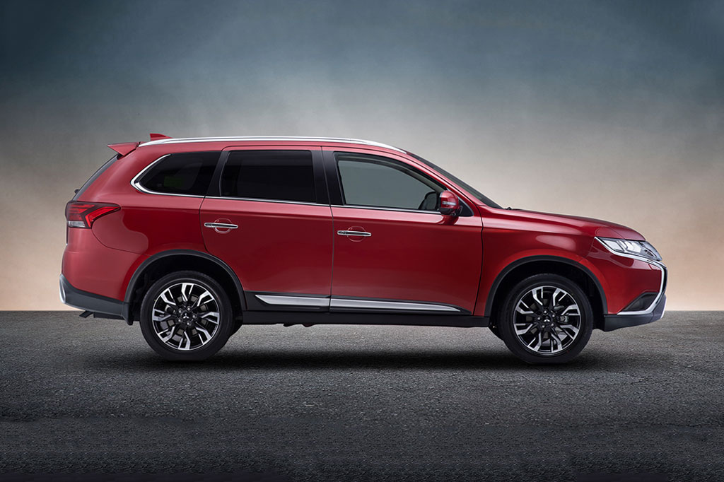 Mitsubishi Outlander 2.4 CVT 2020 có ưu điểm gì để cạnh tranh với Honda CR-V, Mazda CX-5?