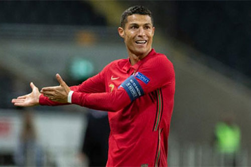 Ronaldo nới gì sau khi vượt cột mốc ghi 100 bàn thắng cho ĐTQG?