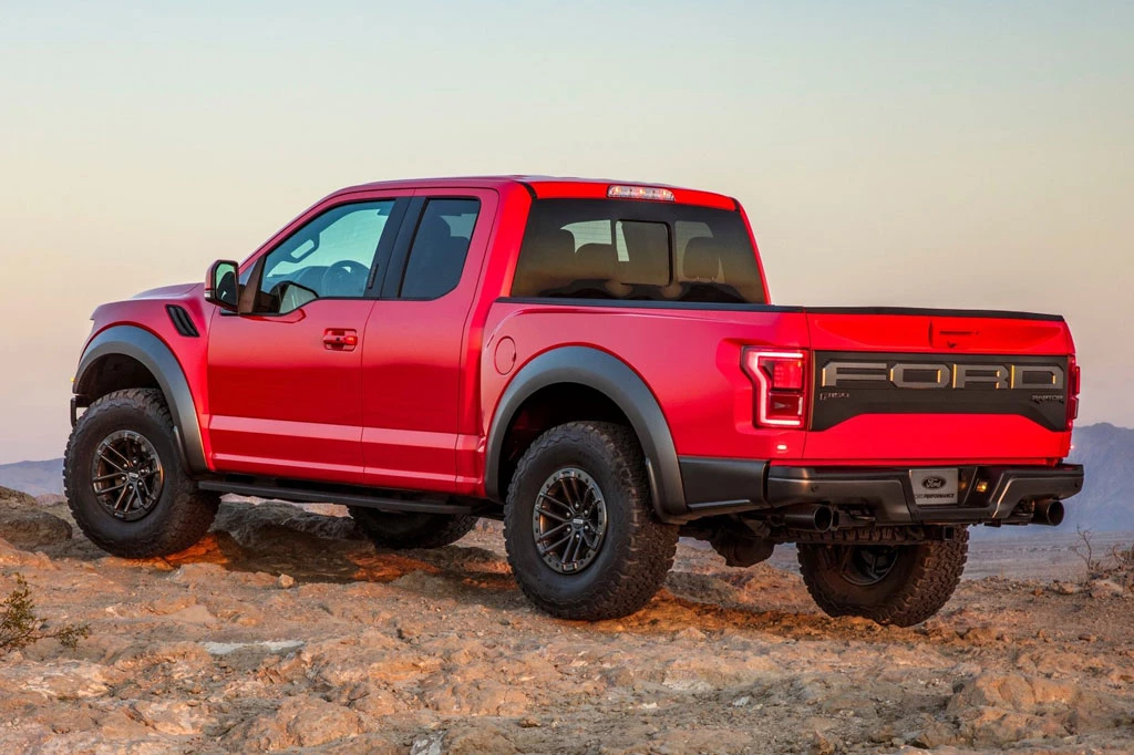 2. Ford F-150 Raptor (thời gian tăng tốc từ 0-96 km/h: 5,1 giây).