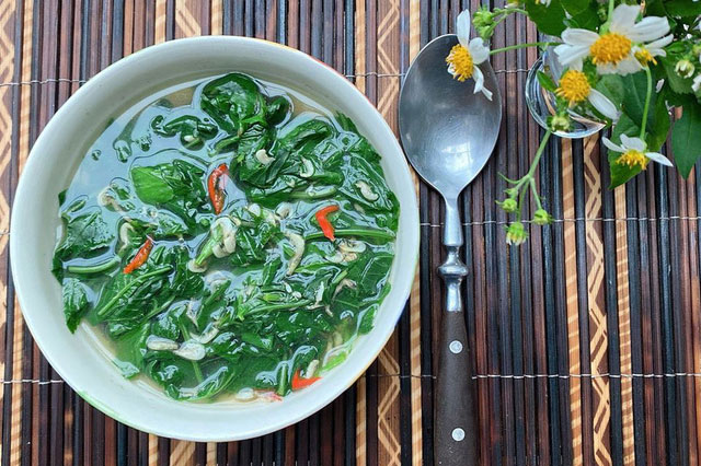 Thử ăn ngọn của loài cây mọc dại đầy ngoài đồng: Người ân hận, người lại khen ngon nức nở