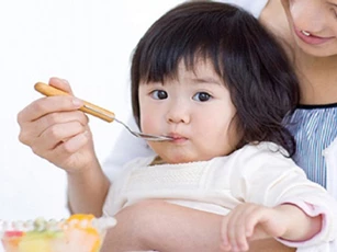 Bí quyết cho bé ăn dặm nhàn tênh, nuôi con mau lớn