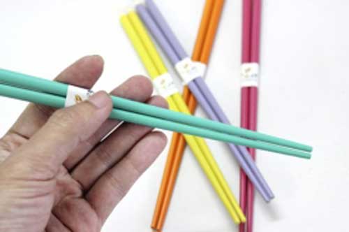 Bác sĩ khuyến cáo những loại đũa có thể gây ảnh hưởng sức khỏe, nên hạn chế dùng