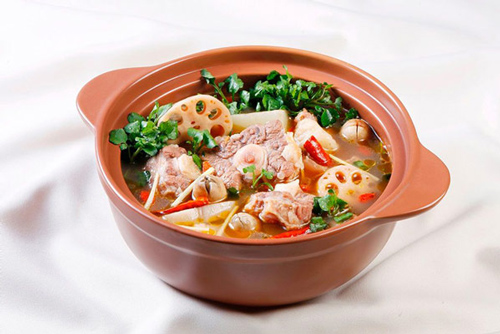 Canh đuôi bò hầm củ sen lạ miệng, cả nhà gật gù khen ngon