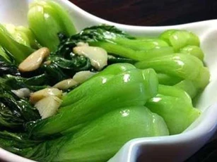 Chỉ cần nhớ 3 điều này, rau xào luôn xanh mướt mắt, giòn ngon