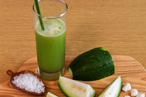 Loại nước uống "rẻ bèo" giúp Ngọc Trinh giảm cân, giữ vòng eo 56