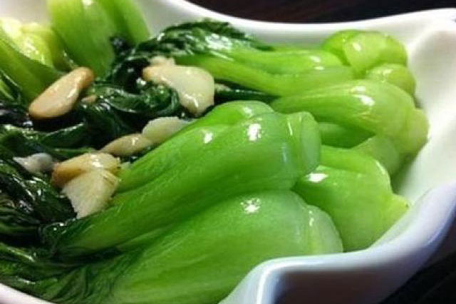 Chỉ cần nhớ 3 điều này, rau xào luôn xanh mướt mắt, giòn ngon