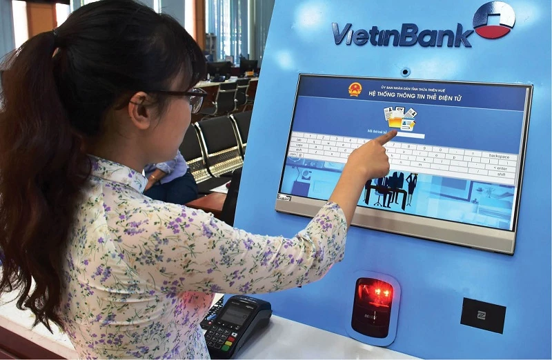 Ứng dụng công nghệ thanh toán không dùng tiền mặt tại Trung tâm Phục vụ hành chính công tỉnh Thừa Thiên Huế.