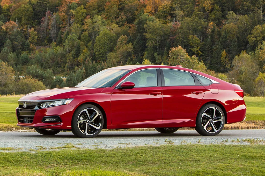 3. Honda Accord (doanh số: 189.426 chiếc).