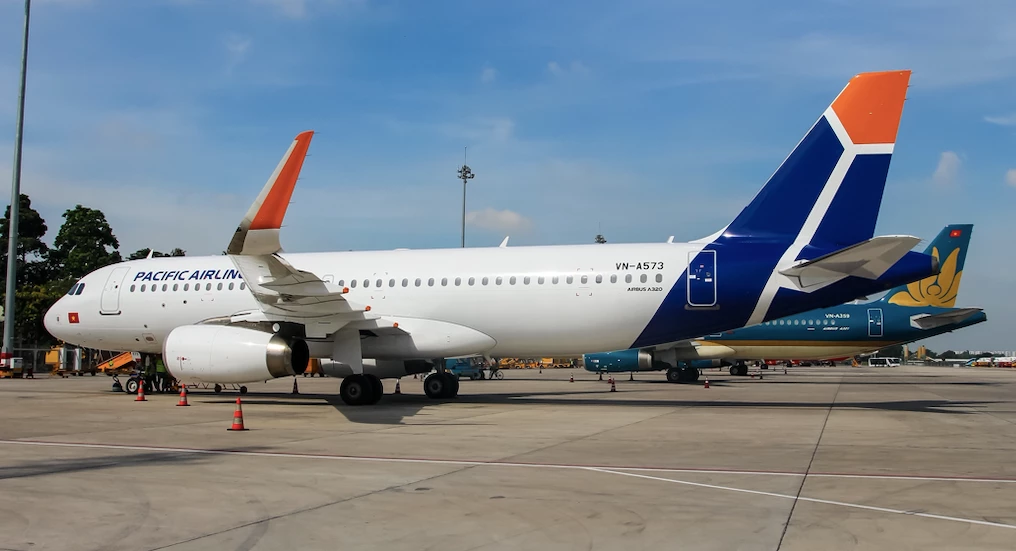 Chiếc máy bay đầu tiên trong đội bay Airbus A320s của hãng được sơn hoàn thiện theo nhận diện thương hiệu mới.