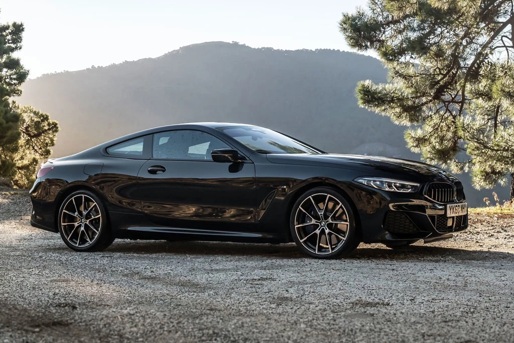 6. BMW 8 Series (doanh số: 414.333 chiếc).