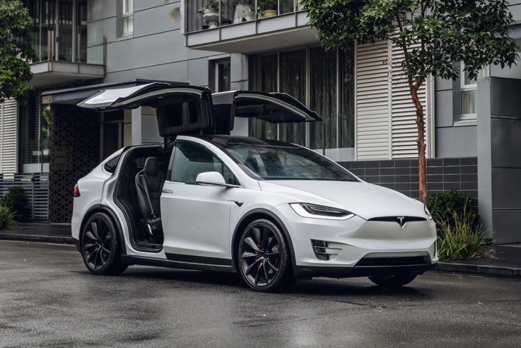 7. Tesla Model X (doanh số: 14.320 chiếc).