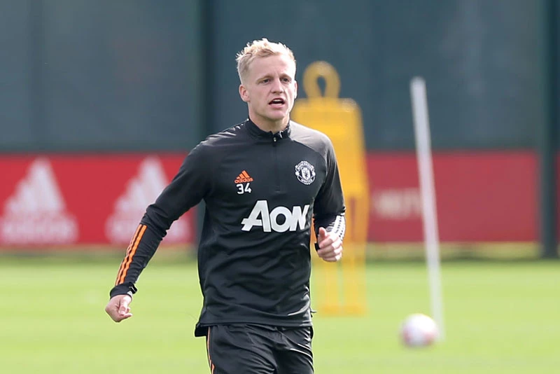 Tiền vệ: Donny van de Beek (M.U).