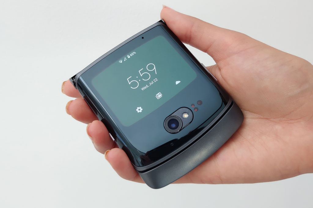 Trên tay Motorola Razr 5G: Chip S765G, RAM 8 GB, giá hơn 32 triệu