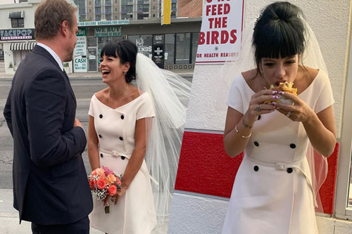 Lily Allen cưới ở nhà thờ, ăn mừng bằng burger