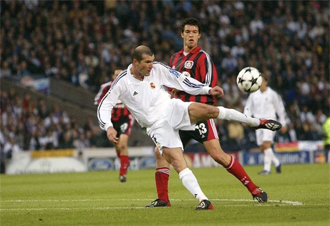 Cú volley kinh điển của Zidane trong trận chung kết Champions League 2001/02