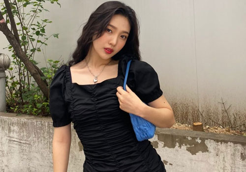 Mỹ nhân Red Velvet gây 'sốt' khi khoe dáng trên đường đi làm