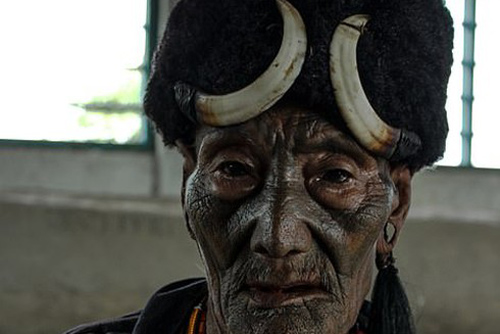 'Kinh dị' về bộ tộc diễu đầu người đi xung quanh làng cuối cùng ở Ấn Độ