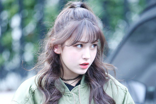 Bạn có biết kiểu buộc tóc đơn giản này có thể giúp "hack" vẻ ngoài đến cả chục năm tuổi?