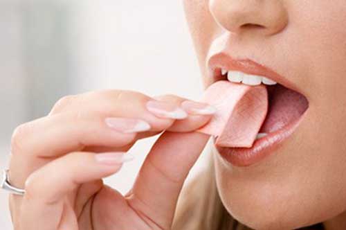 Nuốt kẹo cao su không gây dính ruột nhưng hậu quả của nó sẽ "kinh khủng" hơn bạn tưởng tượng