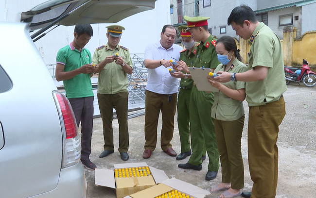 Thanh Hóa: Phát hiện 5.100 lọ thuốc diệt cỏ không rõ nguồn gốc