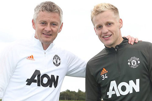 Van de Beek rạng rỡ trong buổi tập đầu tiên tại M.U