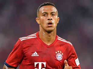 Gary Neville báo trước tương lai u ám của Liverpool nếu không có Thiago