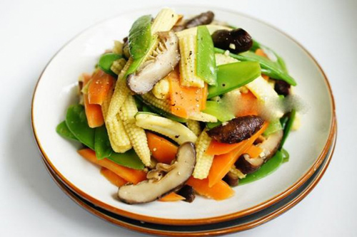 Rau củ xào thập cẩm thơm ngon lạ miệng, ai cũng thích